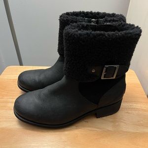 Ugg black boots perfect for winter gently worn